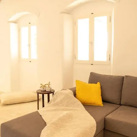 Omalley Into The Cycladic Wild Lantställe