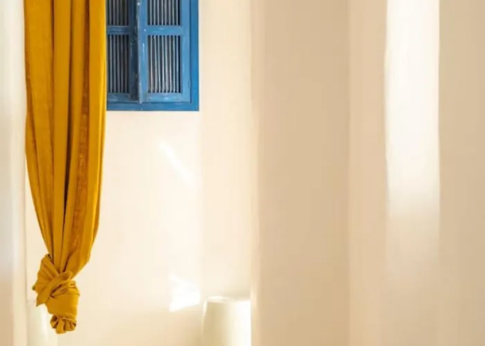 Lantställe Omalley Into The Cycladic Wild Kamarai