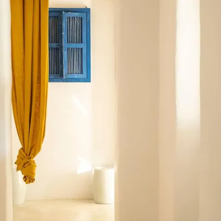 Landsted Omalley Into The Cycladic Wild Kamárai