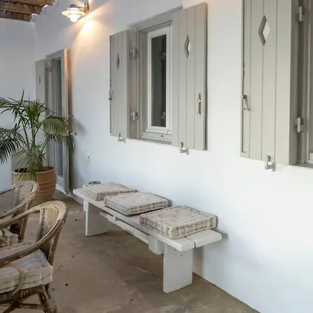 Omalley Into The Cycladic Wild * Kamárai