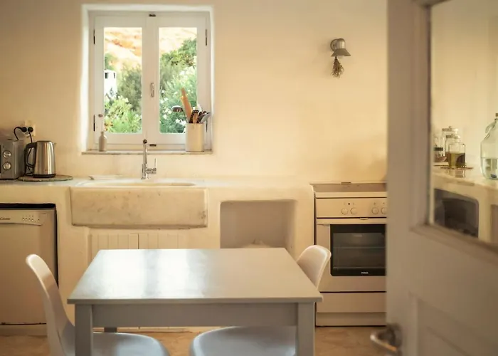 Omalley Into The Cycladic Wild Landhaus *