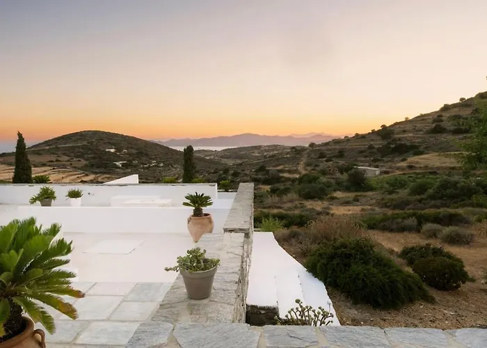 Omalley Into The Cycladic Wild 카마레스