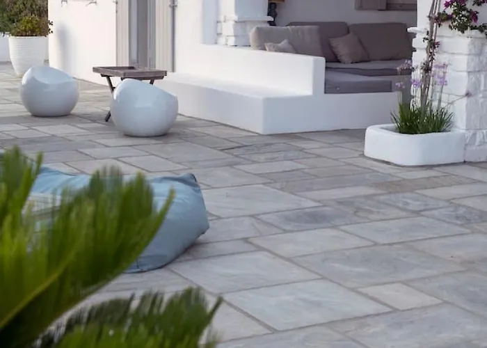 Omalley Into The Cycladic Wild Landhaus Kamarai