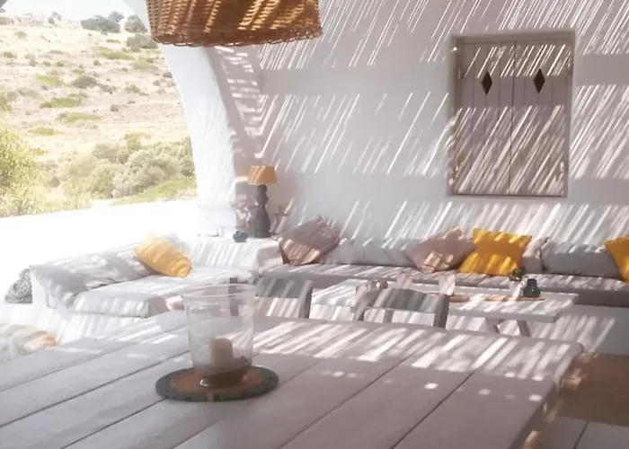 Omalley Into The Cycladic Wild * 카마레스