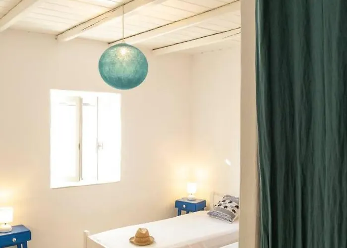 Landhaus Omalley Into The Cycladic Wild Kamarai