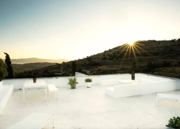 Landhaus Omalley Into The Cycladic Wild Kamarai