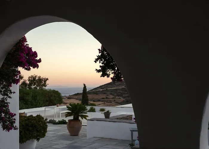 Omalley Into The Cycladic Wild 카마레스